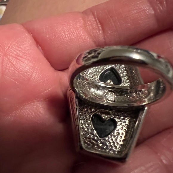 Lovely huge ring used for Halloween event !☝️🌹🤗 - Picture 3 of 3